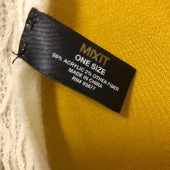 🔥3/$15🔥 Mixit‎ off-white scarf - Picture 4 of 5